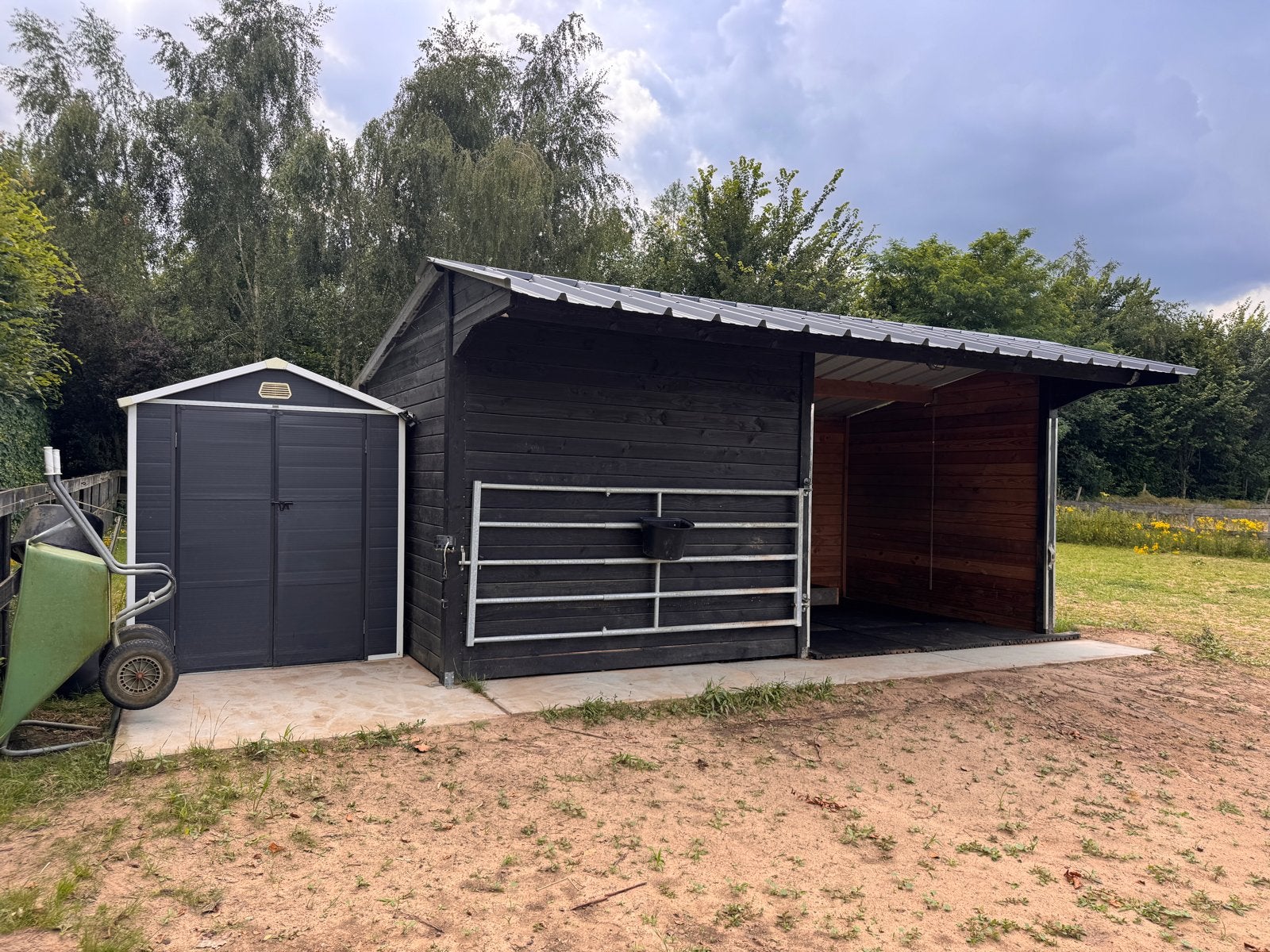 Schuilstal 3x6 m. met opslagschuurtje 1.80x1.80 m., Dieren en Toebehoren, Paarden en Pony's | Overige Paardenspullen, Ophalen