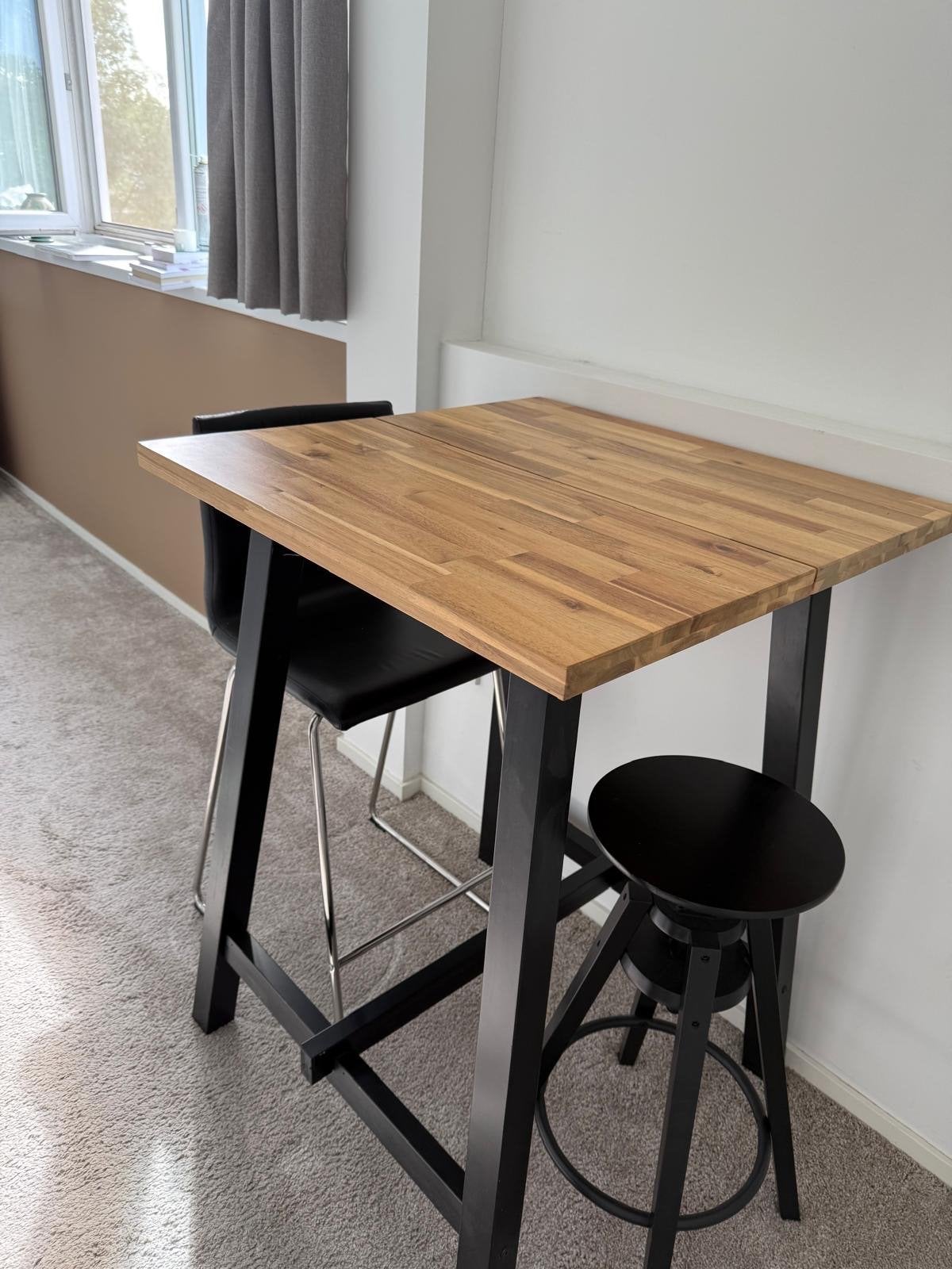 IKEA bartafel met 2 barkrukken - Zo goed als nieuw, Ophalen, 100 tot 150 cm, Tot twee personen, 50 tot 100 cm