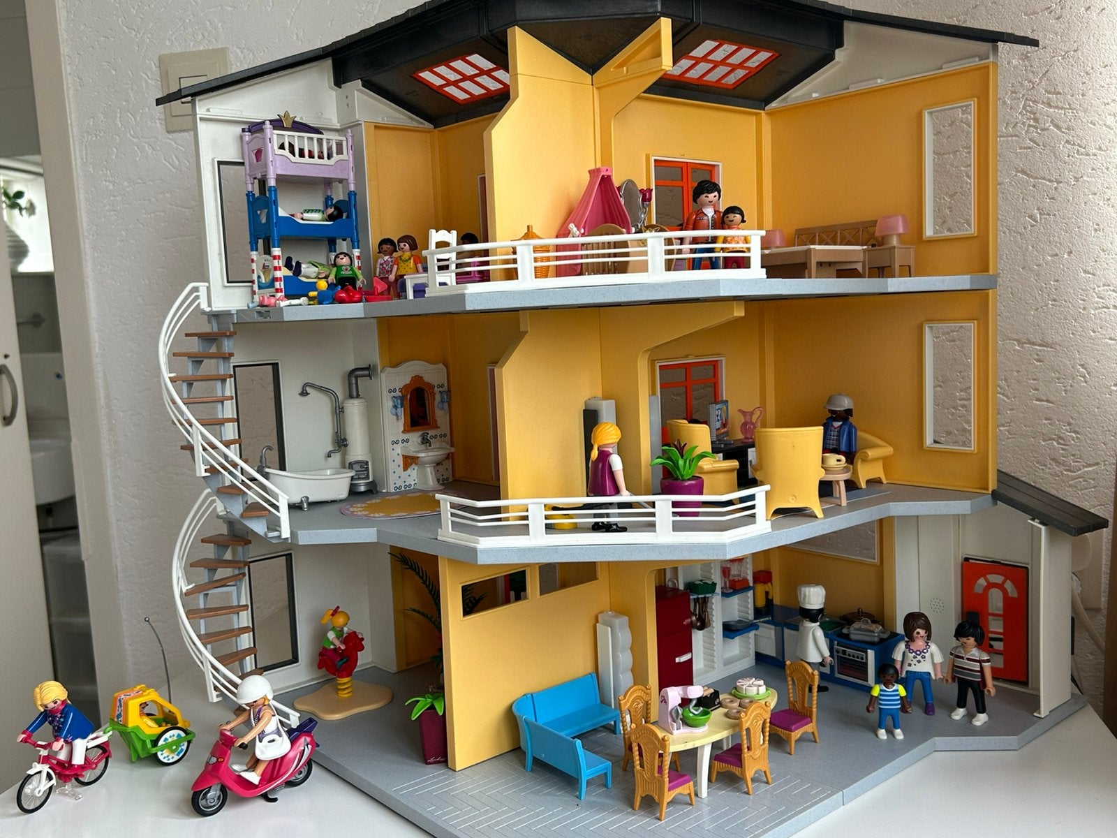 Foto 23 van PLAYMOBIL 9266.Modern Woonhuis met extra verdieping .