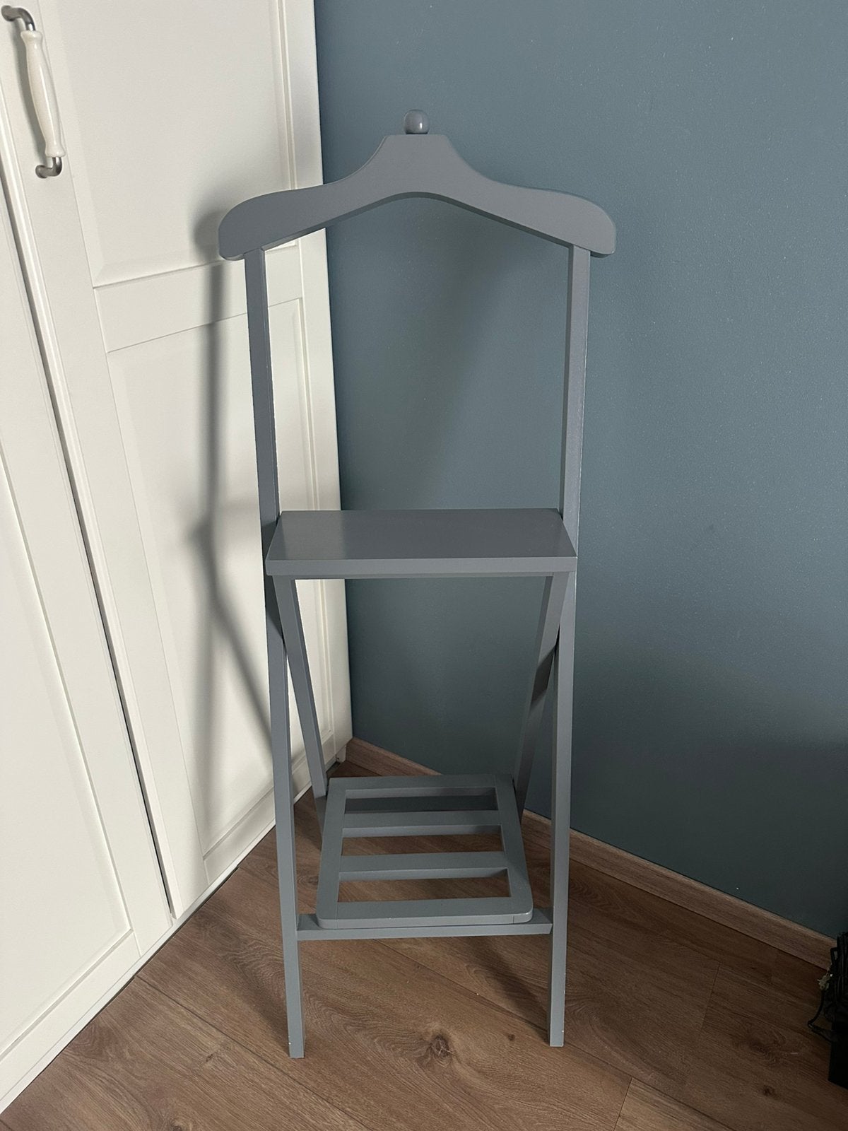 Blauwe houten dressboy merk HK, Ophalen, 100 tot 150 cm, Zo goed als nieuw, Staande kapstok