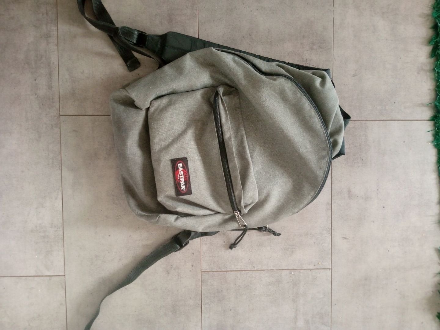 Eastpak schoudertas - Grijs, Gebruikt, 25 tot 40 cm, Ophalen of Verzenden, 30 tot 45 cm