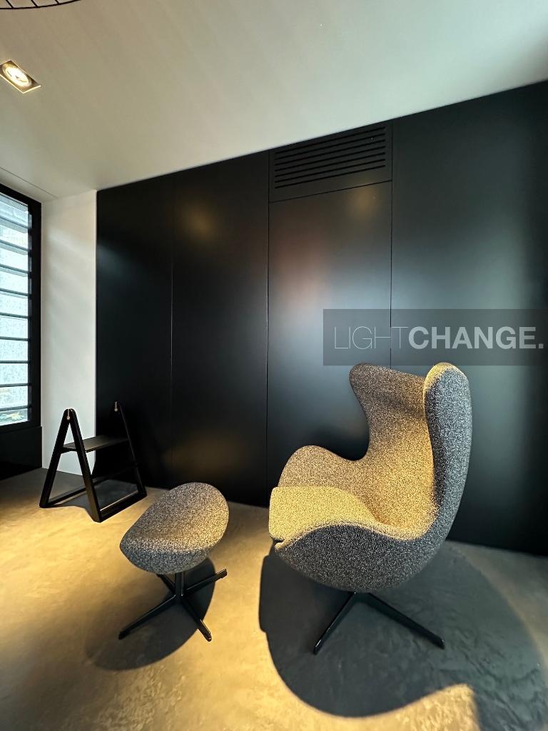 Fritz Hansen EGG Chair + Footstool stof, leder NIEUW in doos, Huis en Inrichting, Fauteuils, Waterstad 23, Nieuw, 75 tot 100 cm