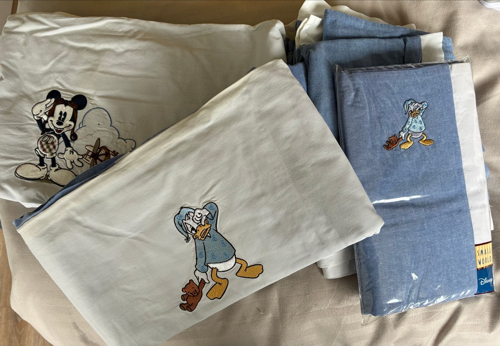 Small Workd Disney Dekbedovertrek  1persoons, Huis en Inrichting, Slaapkamer | Beddengoed, Gebruikt, Eenpersoons, Wit, Dekbedovertrek