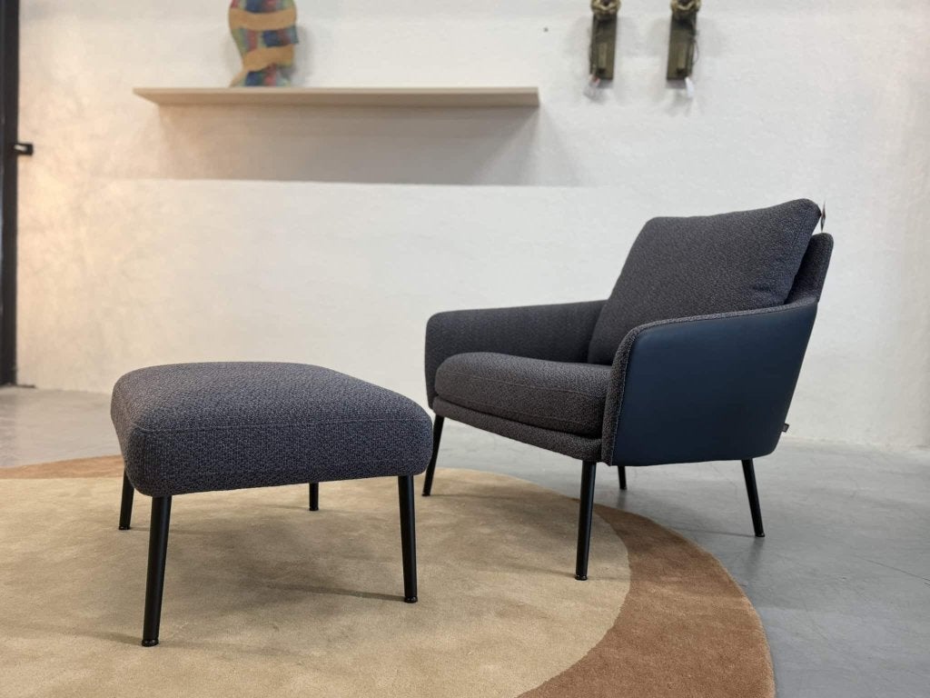 Nieuw Rolf Benz Jon fauteuil met hocker 561 design stoel, Huis en Inrichting, Service@rolf-benz.com, Haiterbacher Str. 104, Nieuw