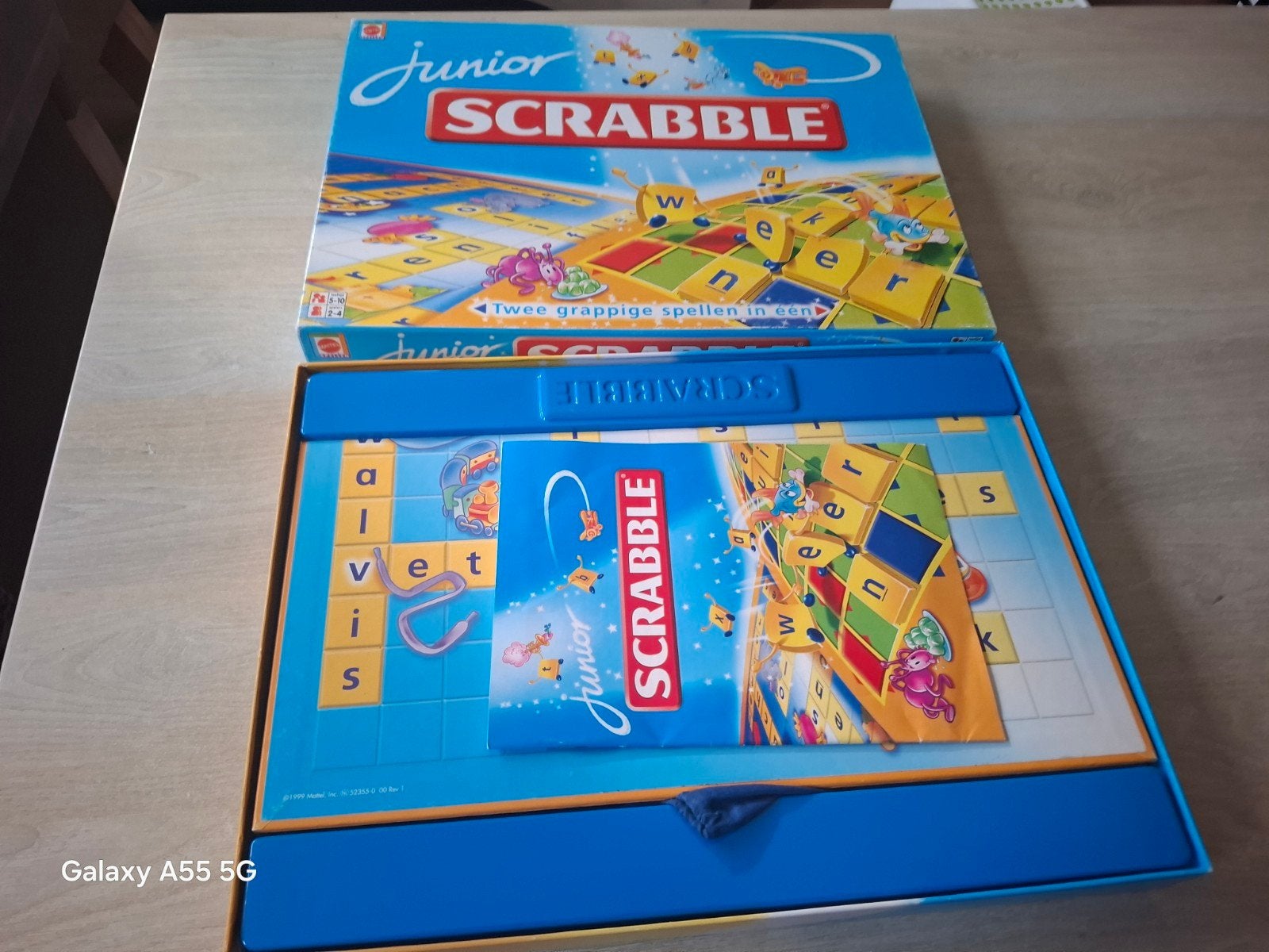 Junior Scrabble Bordspel - Twee Spellen in Eén, Mattel, Ophalen of Verzenden, Zo goed als nieuw, Een of twee spelers