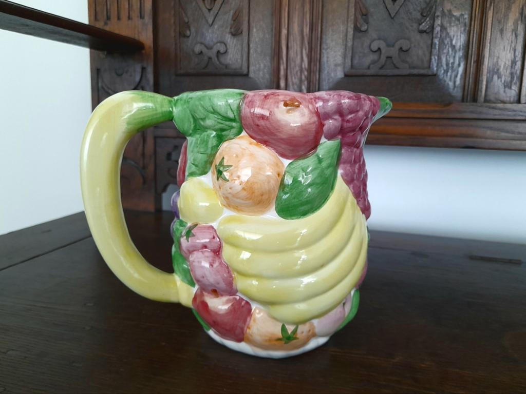Vintage: nieuwe ruime Majolica kan fruitmotief banaanhandvat, Ophalen of Verzenden