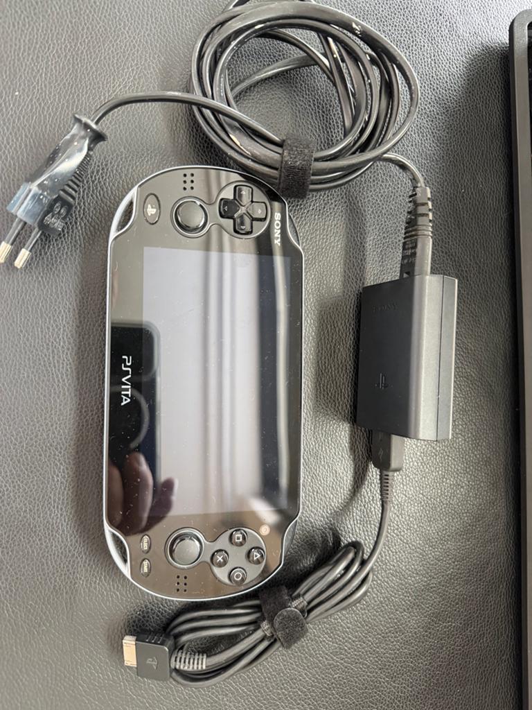 Sony PlayStation Vita oled PCH-1004 +128GB SD kaart en games, Ophalen of Verzenden, Gebruikt, Zwart, Met games