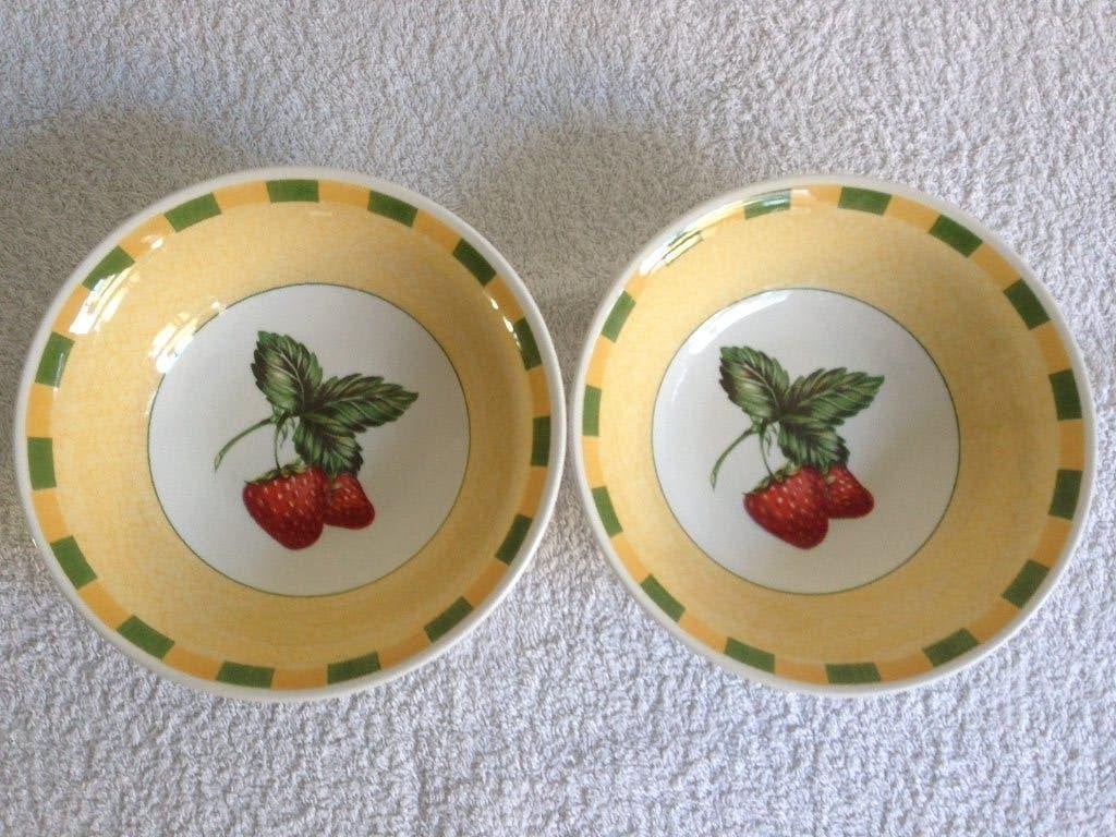 🍓2 CHURCHILL made in Staffordshire Schaaltjes met Aardbeien, Overige merken, Ophalen of Verzenden, Overige stijlen, Porselein