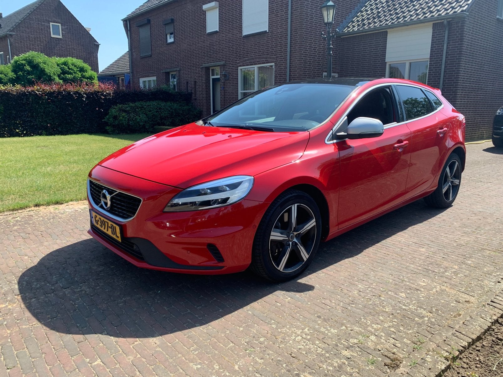 Volvo V40 1.5 T3 152PK Geartronic 2019 Rood, Auto's, Volvo, Particulier, V40, Achteruitrijcamera, Alarm, Automatische klimaatregeling