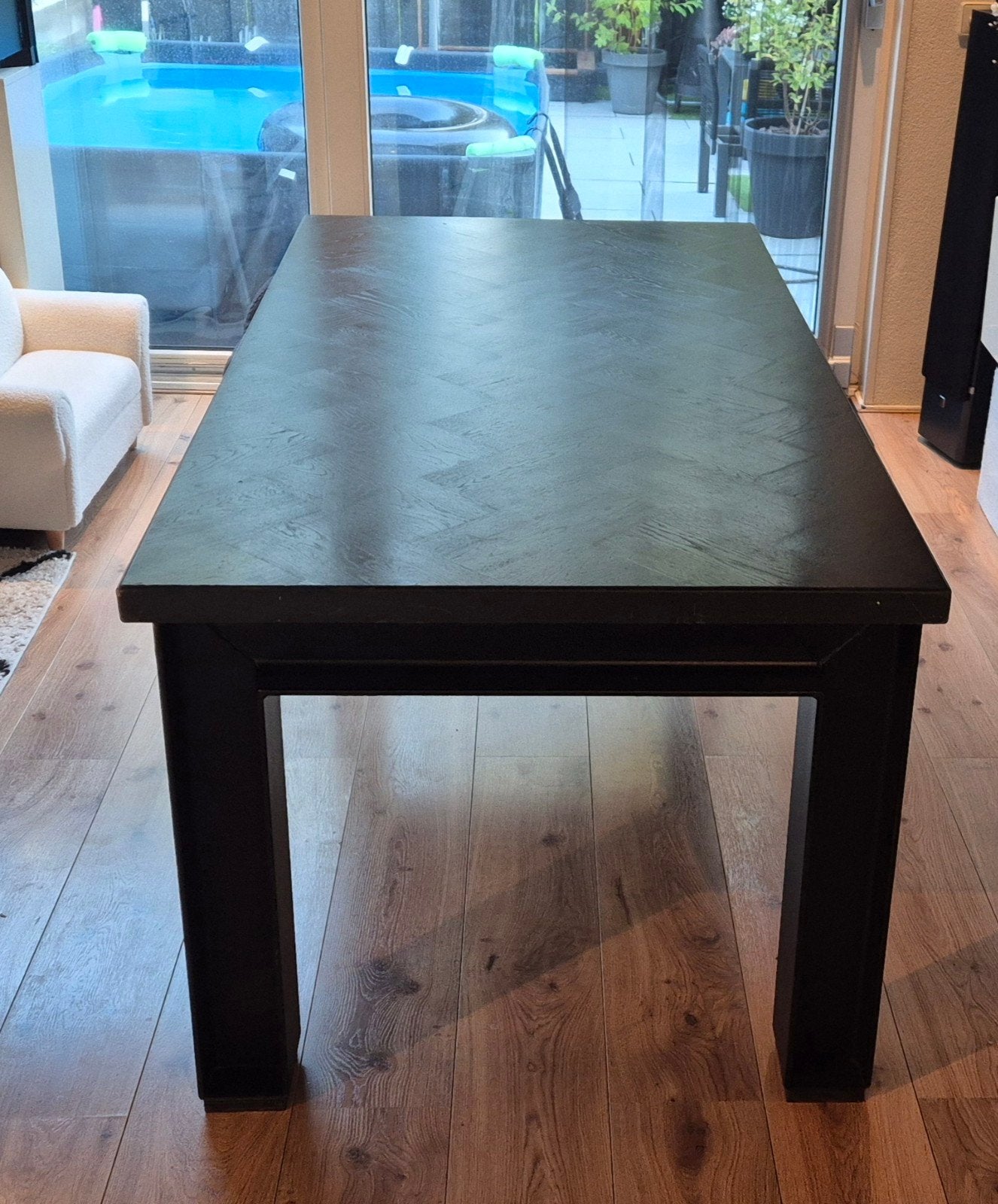 Prachtige zwarte visgraat eettafel<>metalen poten,nieuwstaat, Gebruikt, 50 tot 100 cm, 150 tot 200 cm, Vier personen