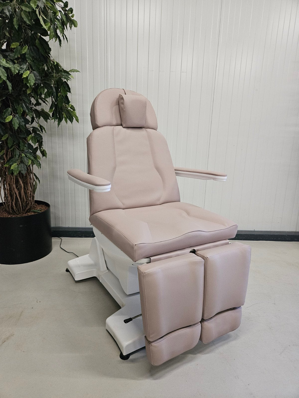 Gharieni pedicure stoel behandelstoel elektrisch nieuwstaat, Ophalen of Verzenden, Zo goed als nieuw, Massagestoel of Kussen