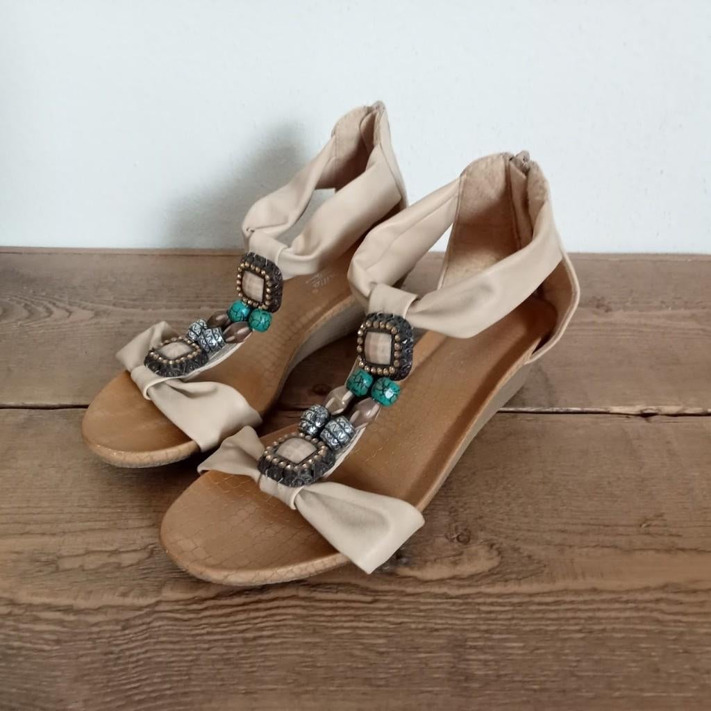 Nieuwe ibiza sandaaltjes sleehak maat 38, Kleding | Dames, Schoenen, Beige, Nieuw, Sandalen of Muiltjes, Ophalen of Verzenden
