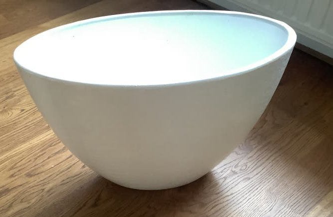 2 mooie witte bloempotten 47 br/37 hoog/21 doorsnee( cm), Ophalen, Binnen, Zo goed als nieuw, Overige vormen