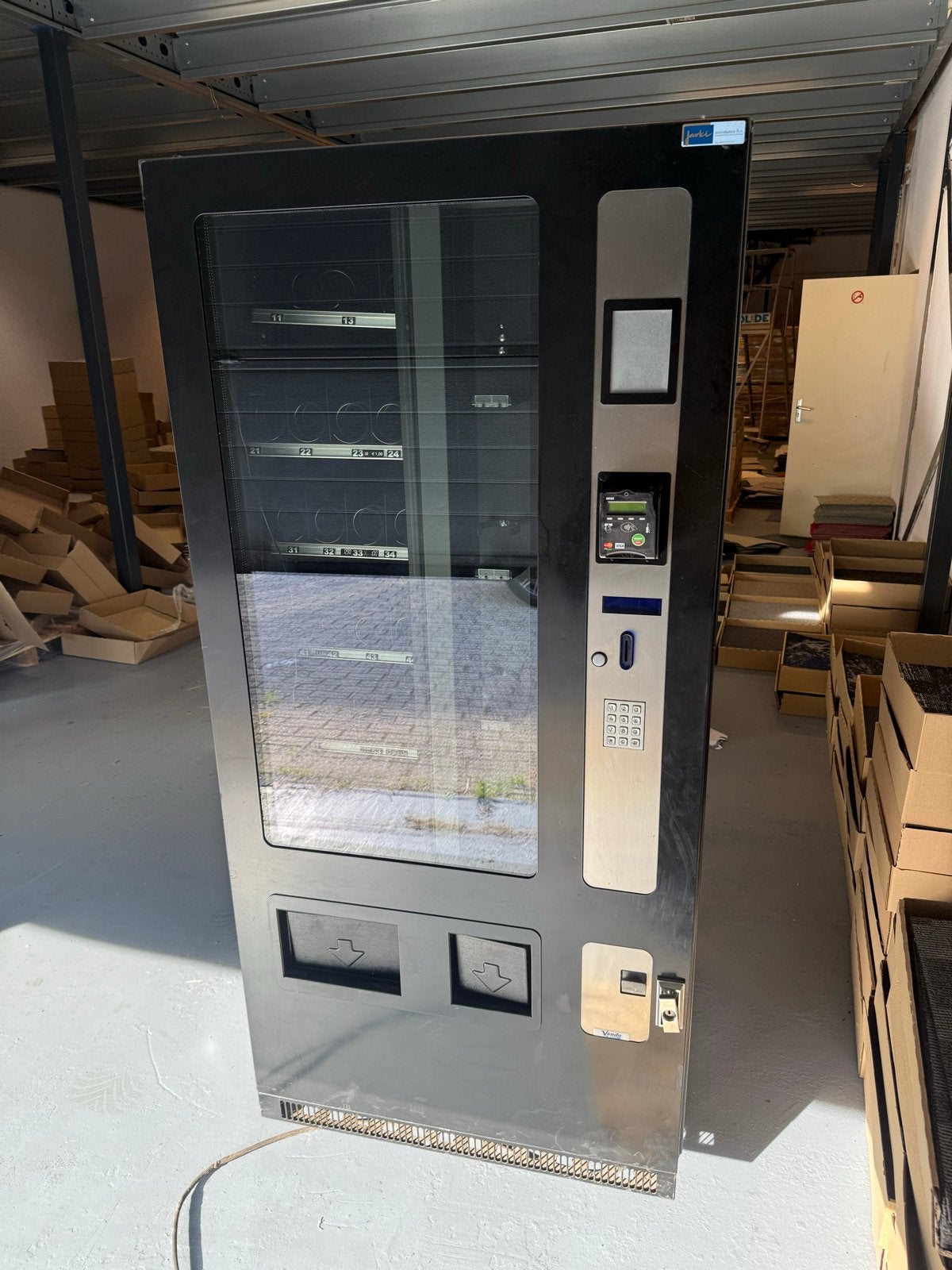 Vendo SVE 585 automaat - perfect voor snacks en drankjes, Ophalen