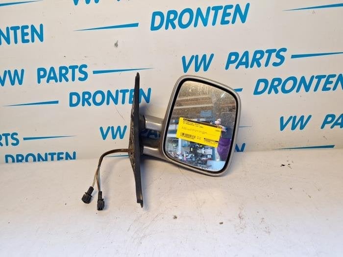 Buitenspiegel rechts van een Volkswagen Transporter