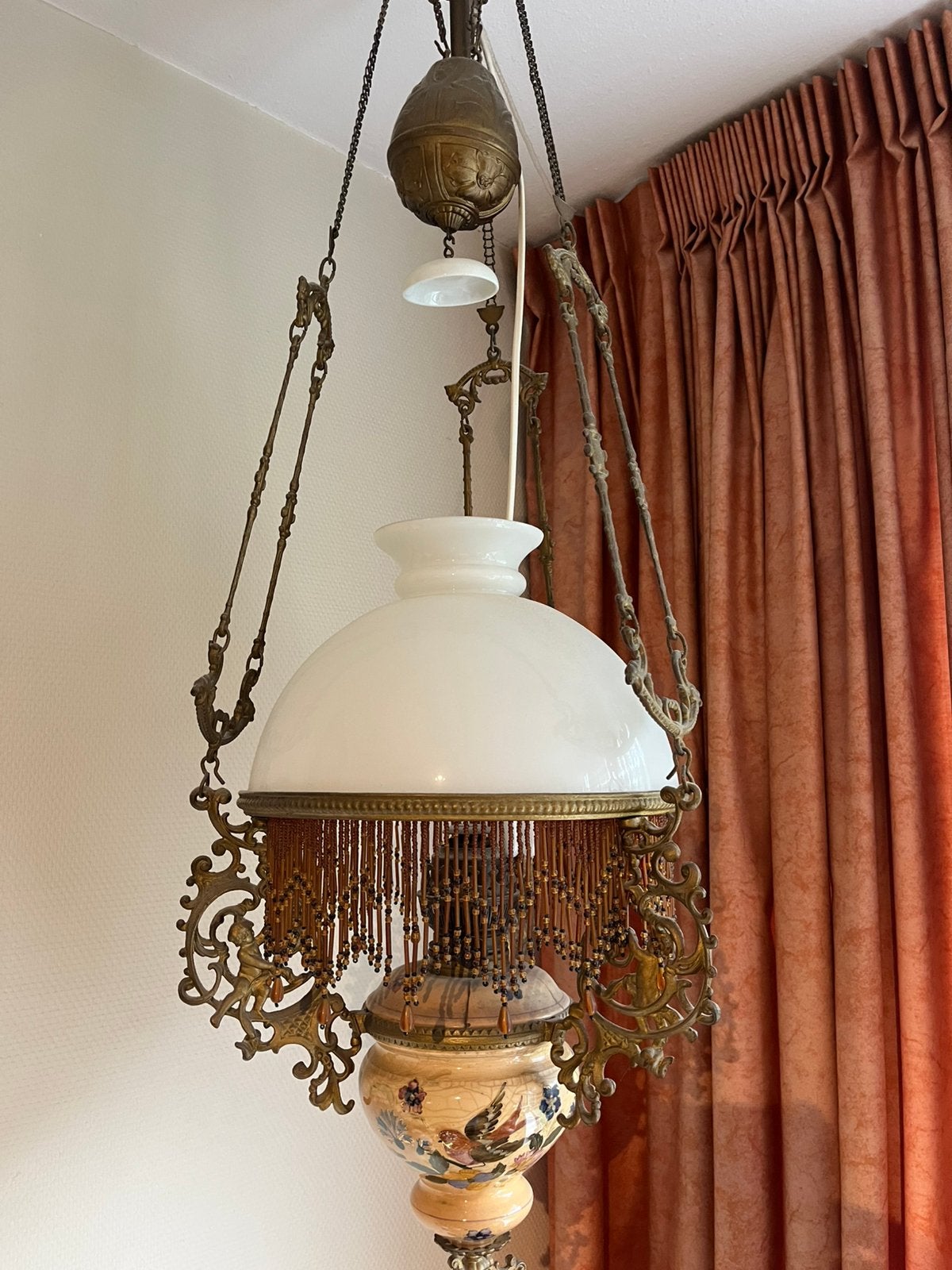 Antieke olielamp met handgeschilderde decoratie, Antiek en Kunst, Antiek | Lampen, Ophalen