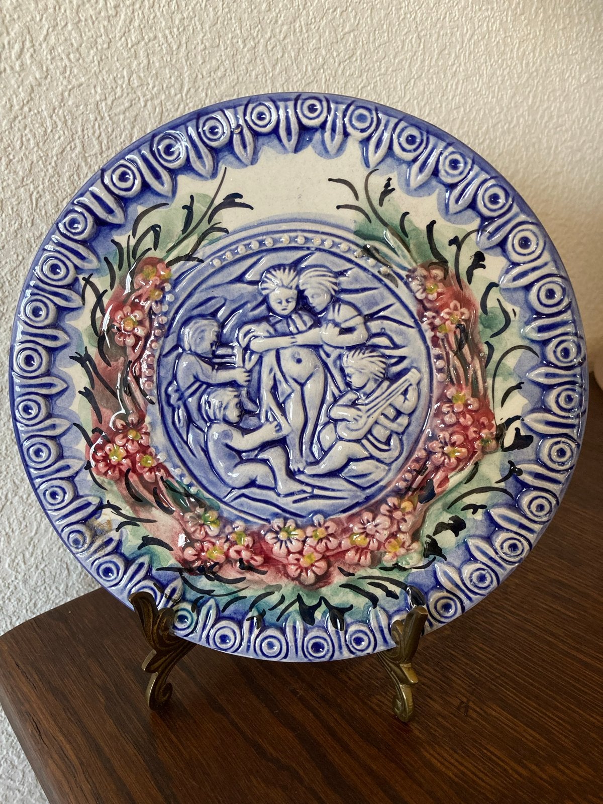 Barbotine Majolica wandbord met muzicerende putti, Ophalen of Verzenden