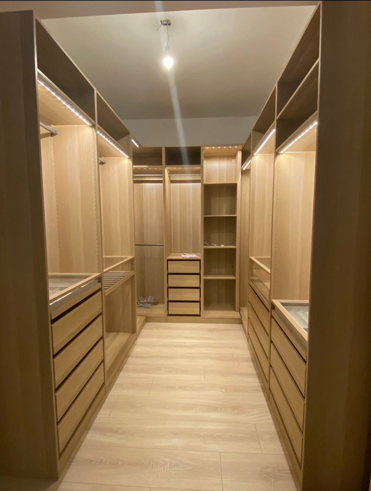 IKEA PAX Walk-in Closet – luxe uitvoering met verlichting, Rotterdam