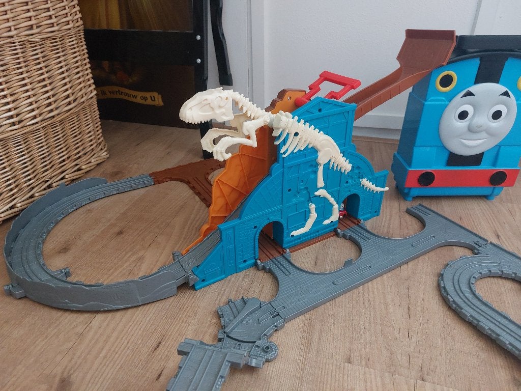 Thomas de Trein -  Brullende Dino speelset, Ophalen, Gebruikt