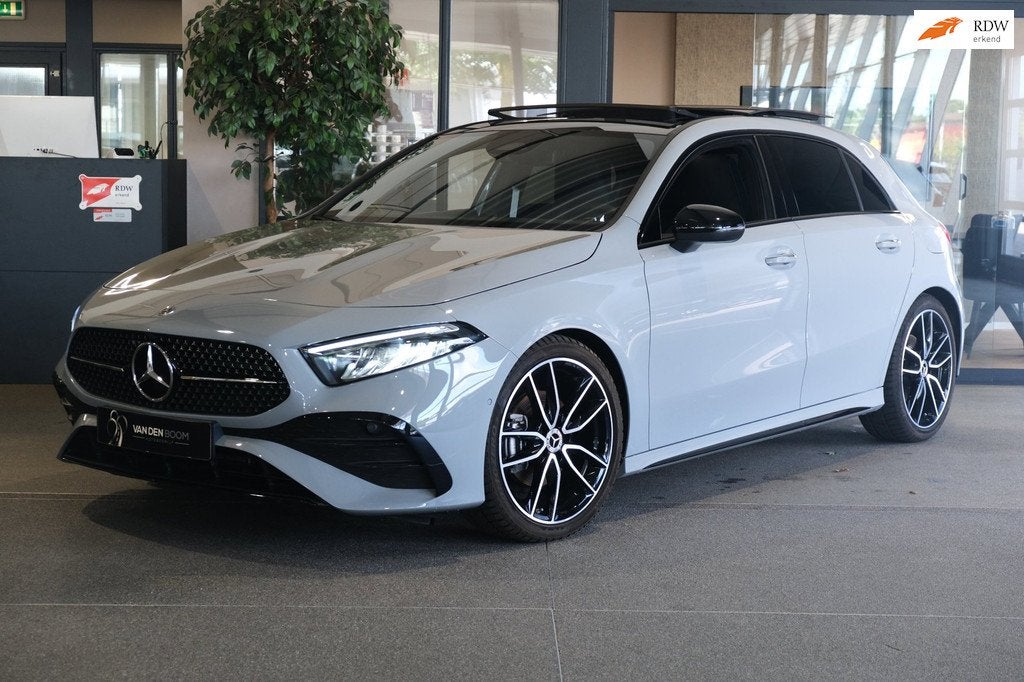 Mercedes-Benz A-klasse 200 Edition AMG 163PK Pano Led Navi A, Zwart, 4 cilinders, 163 pk, Origineel Nederlands