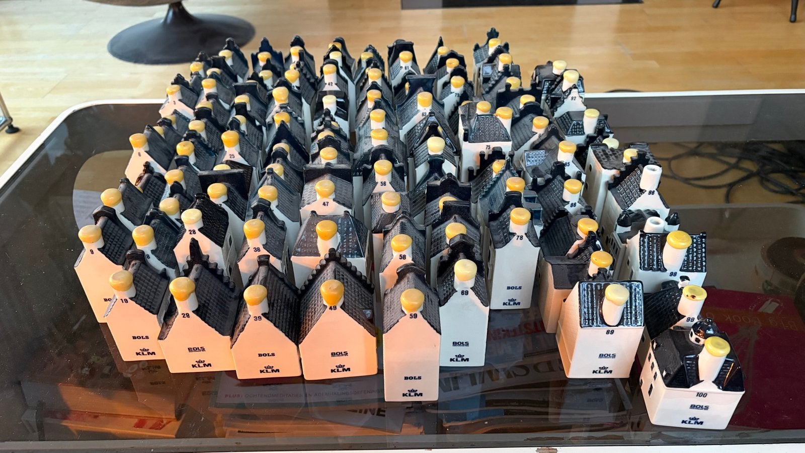 KLM huisjes 1 t/m 100 (m.u.v. 79 & 90) in originele staat, Verzamelen, KLM Huisjes, Ophalen, Zo goed als nieuw, Gevuld