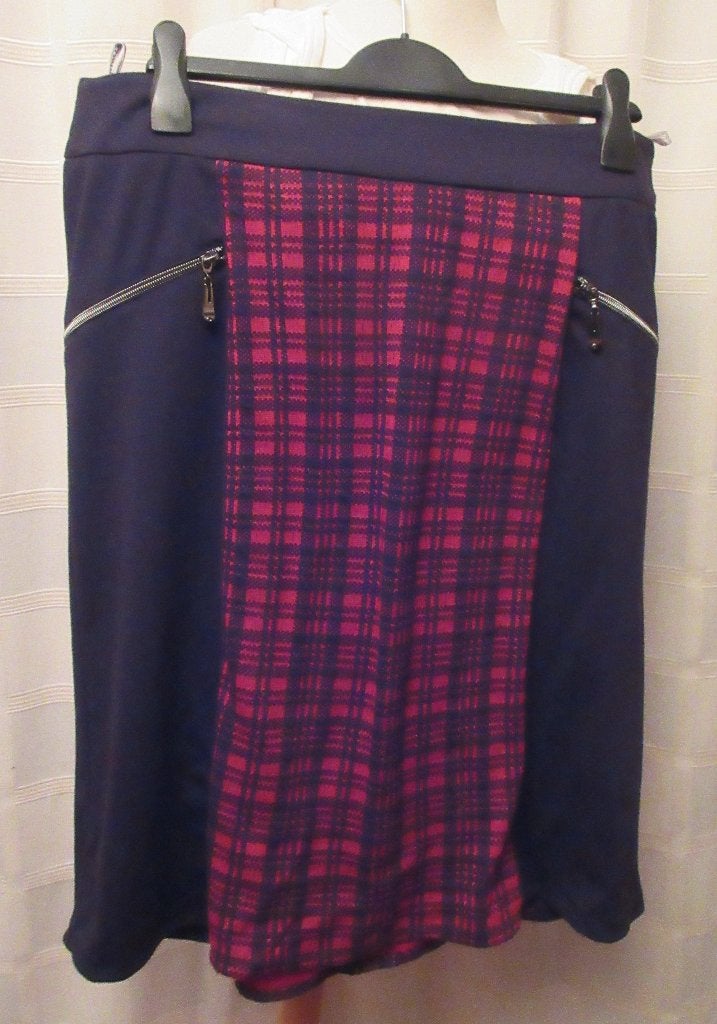 Rok Zwart met rode ruit merk Brandtea maat 46 A13, Zwart, Maat 46/48 (XL) of groter, Ophalen of Verzenden, Zo goed als nieuw