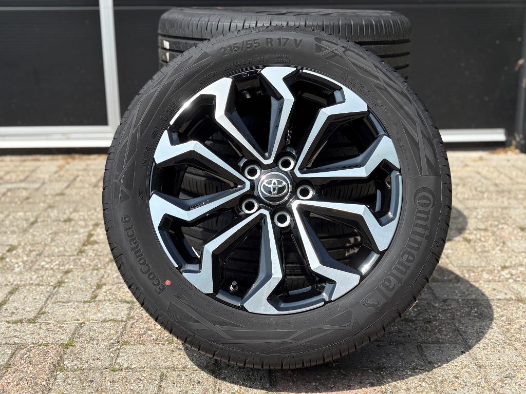 Als nieuw! Toyota Yaris Cross 215-55-17, Auto-onderdelen, Ophalen, Banden en Velgen, 17 inch, Personenwagen