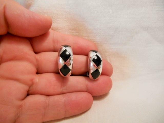 Fraaie HARLEKIJN onyx en echt zilveren oorbellen (clips), Sieraden, Tassen en Uiterlijk, Gebruikt, Verzenden, Met edelsteen, Knopjes of Stekers