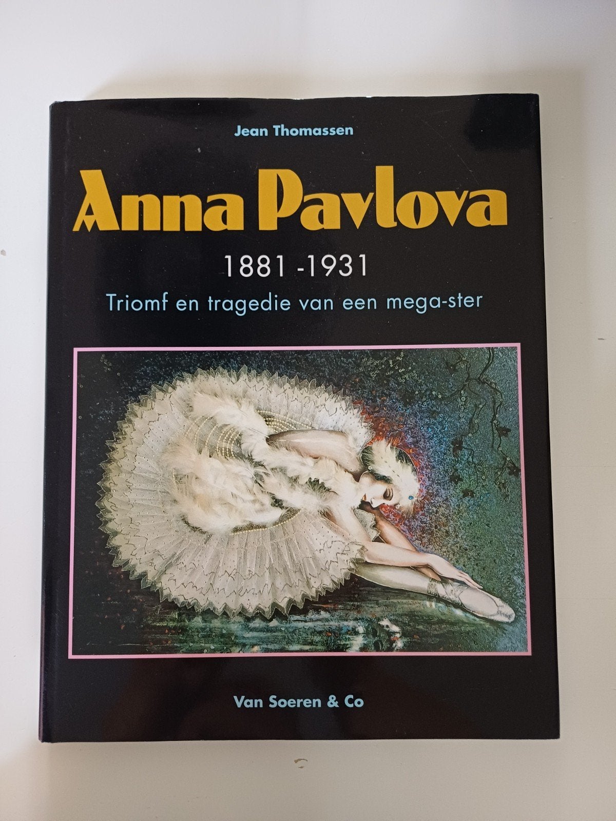 Gesigneerd boek Anna Pavlova Jean Thomassen incl ephemera, Ophalen, Zo goed als nieuw, Nederland, Jean Thomassen