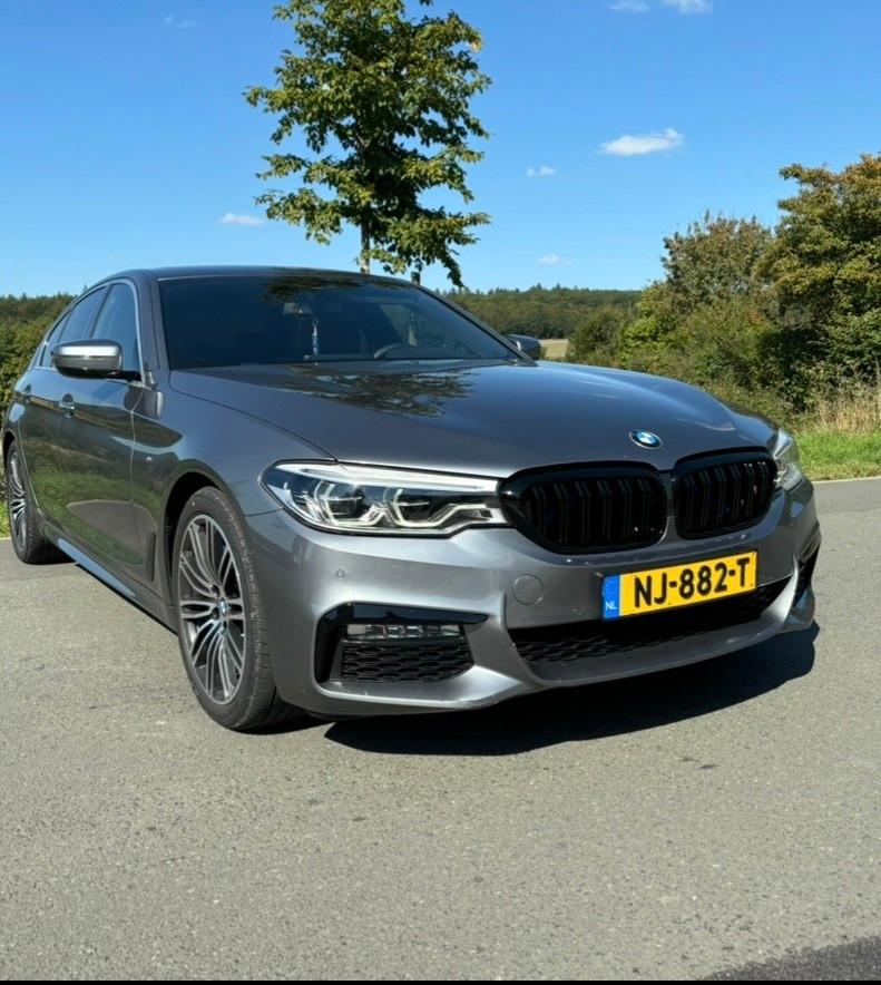 BMW 5-Serie 540i 340pk Xdrive Aut. 2017 Grijs, Auto's, BMW, Automaat, Adaptieve lichten, 2000 kg, 340 pk