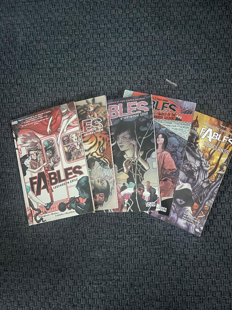 Fables comics, volumes 1 t/m 4 en 6, Amerika, Zo goed als nieuw, Meerdere comics, Bill Willingham