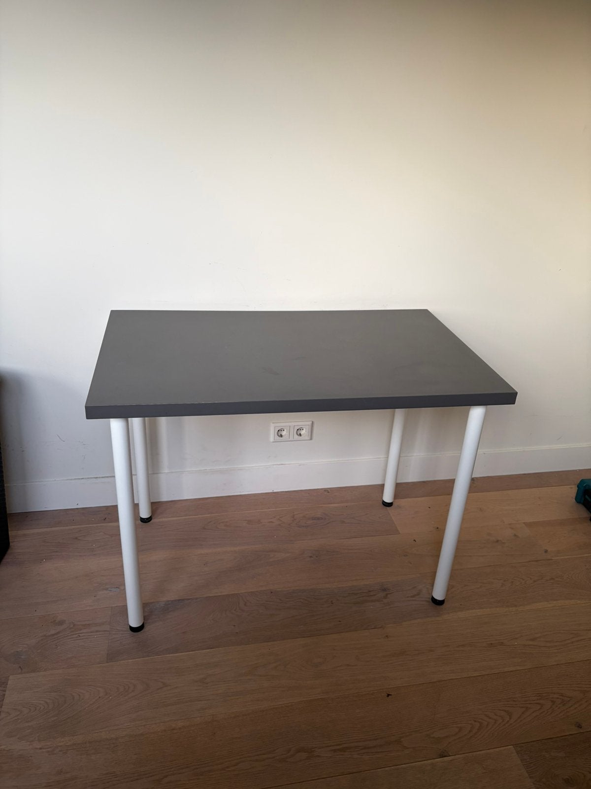 IKEA Grijze Bureau, Ophalen, Zo goed als nieuw, IKEA, Grijs