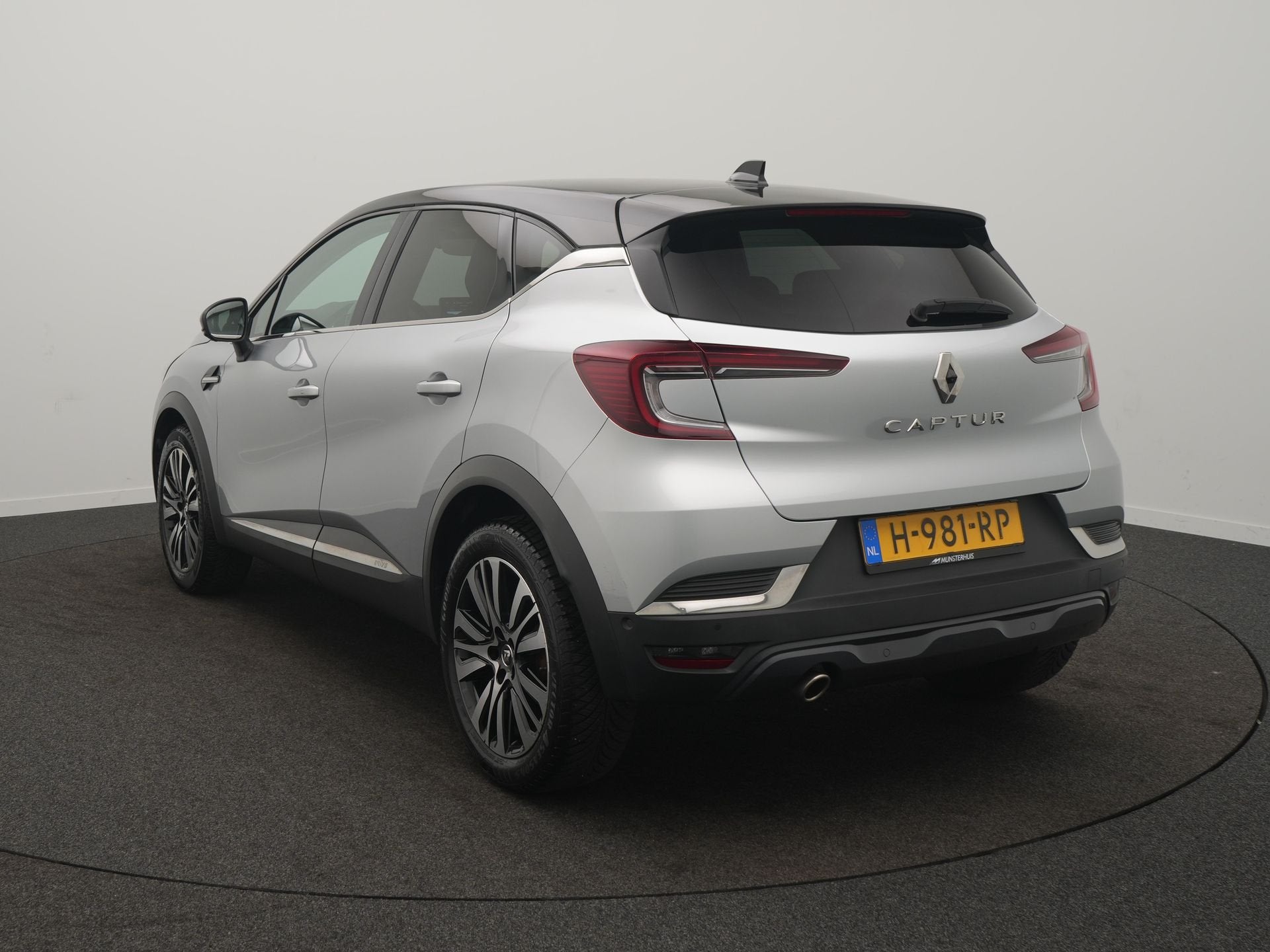 Renault Captur TCe 155 EDC Initiale Paris - RIJKLAARPRIJS -, 12 maanden, Gebruikt, 4 cilinders, Bedrijf