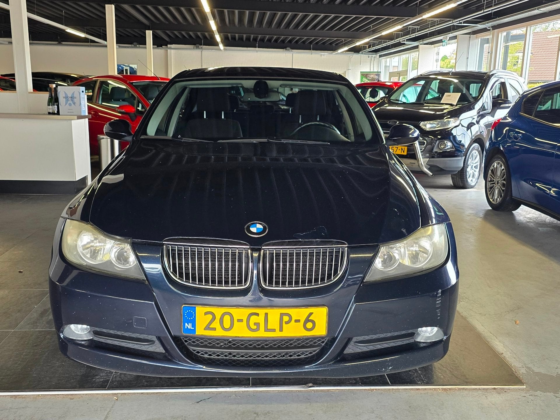BMW 3-serie 320i Executive/AIRCO/CRUISE/INRUIL KOOPJE/, 1345 kg, Zwart, 4 cilinders, Parkeersensor