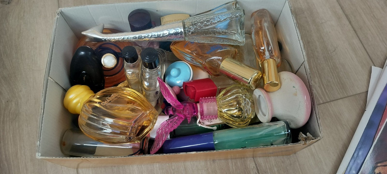 Verzameling diverse parfumflesjes, Ophalen, Gebruikt, Miniatuur, Gevuld