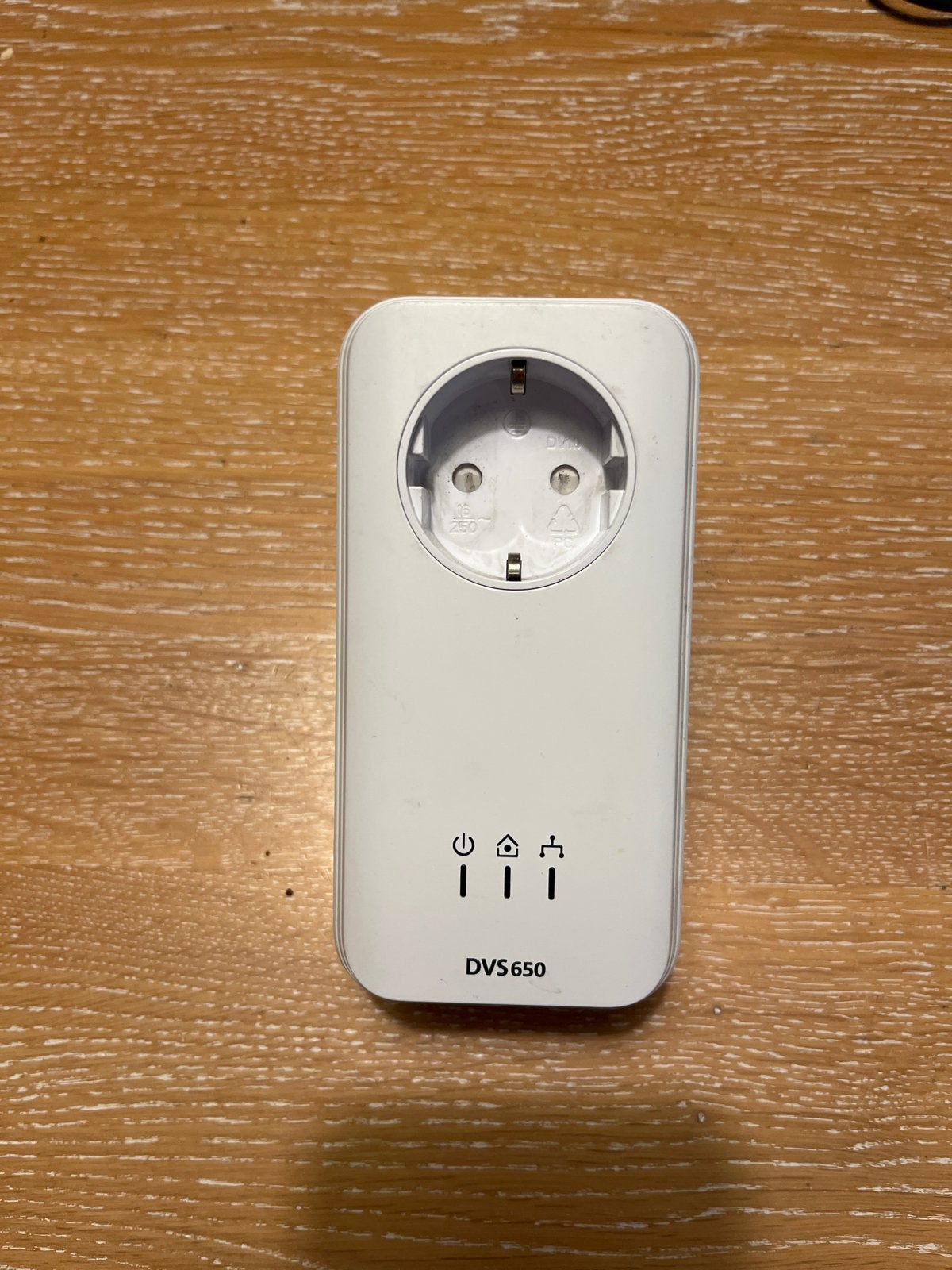 Devolo DVS 650 Powerline Adapter met geïntegreerd stopcontac, Ophalen of Verzenden, Gebruikt