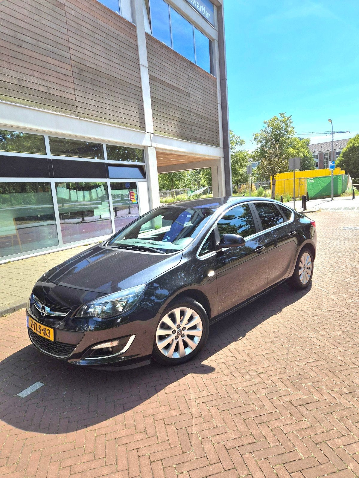 Opel Astra 1.4 Turbo Ecotec 103KW 4-D 2014 Zwart, Auto's, Opel, Voorwielaandrijving, 1250 kg, 4 cilinders, 700 kg