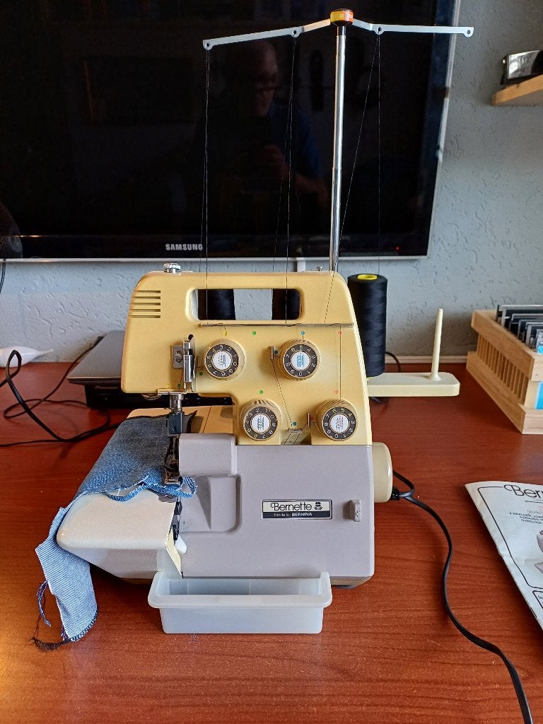 Bernette MO-234 Lockmachine, in zeer goed werkende staat!, Hobby en Vrije tijd, Ophalen of Verzenden, Gebruikt, Lockmachine, Bernina