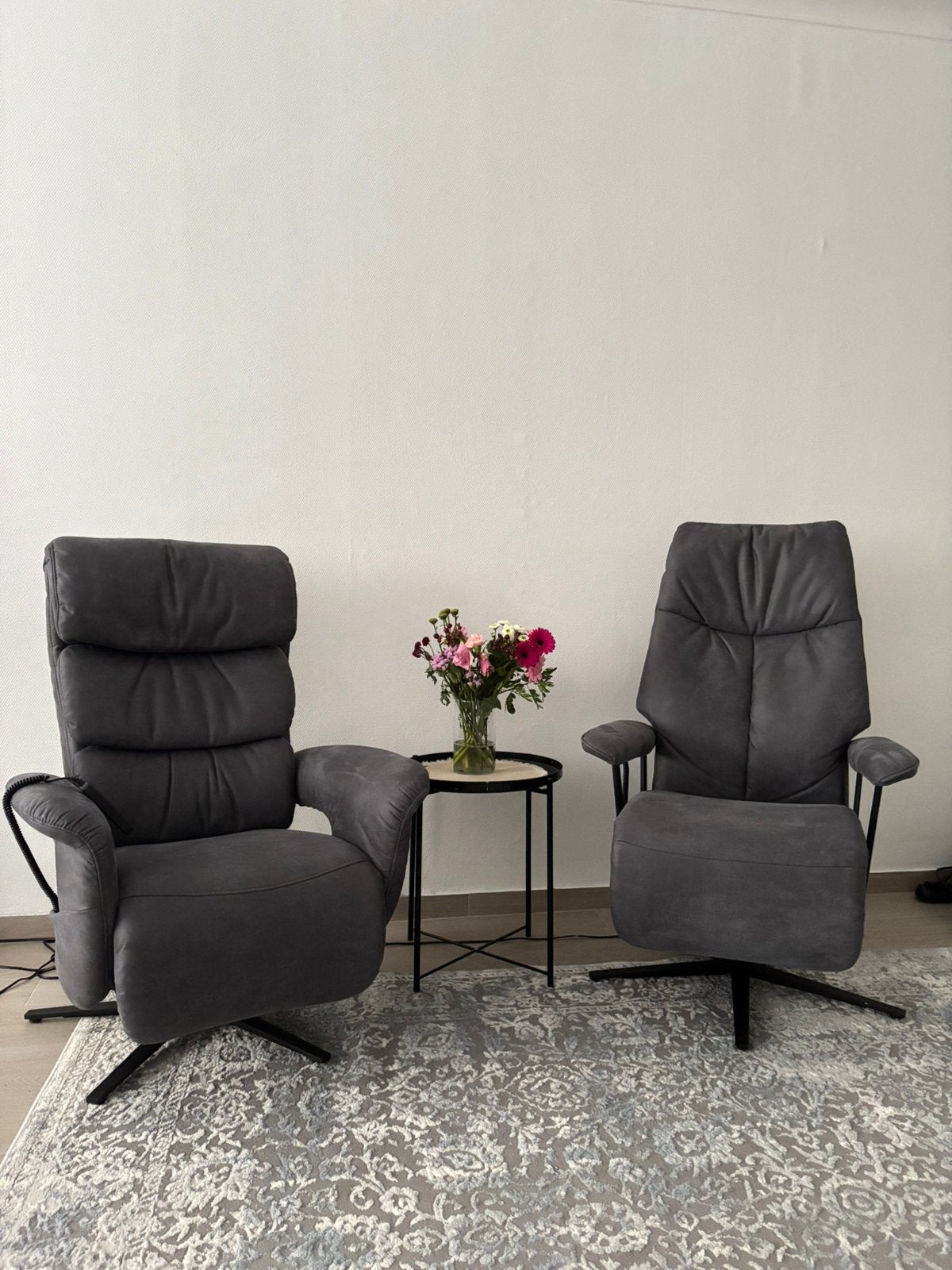 Luxe elektrische relaxfauteuils HIMOLLA, 9 Maanden oud!, 75 tot 100 cm, Ophalen of Verzenden, Zo goed als nieuw, Stof