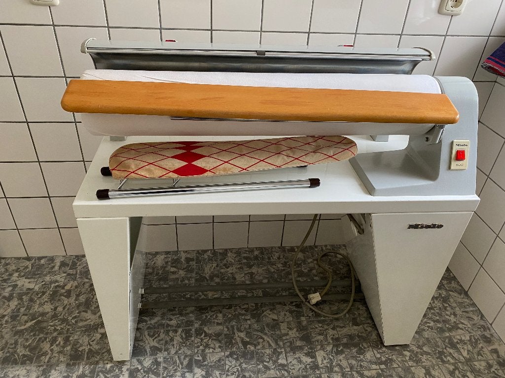 Strijkmachine, Ophalen, Gebruikt, Strijkijzer met snoer