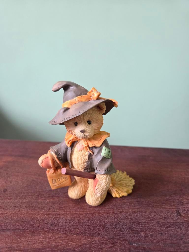 Cherished Teddies 'Gretel' - Halloween decoratie, Verzamelen, Beelden en Beeldjes, Ophalen of Verzenden, Zo goed als nieuw, Overige typen