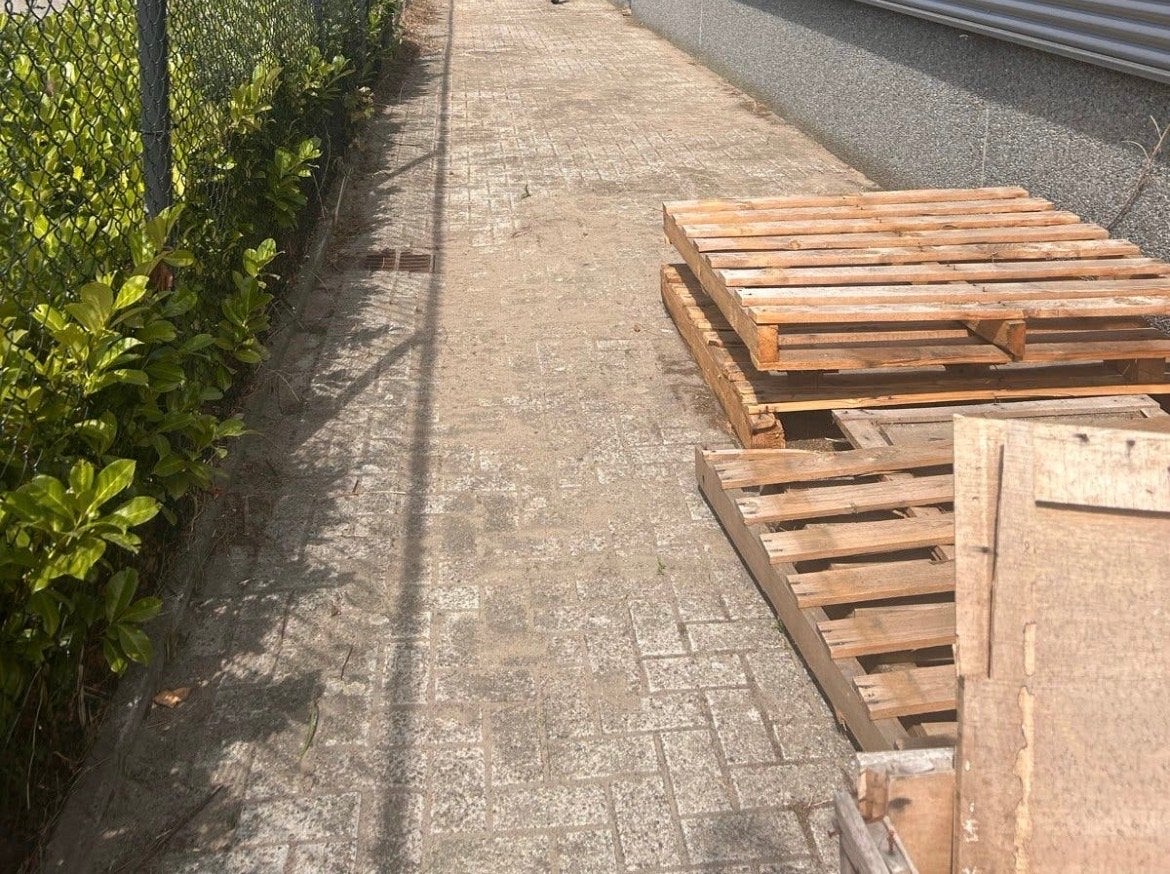 Gratis af te halen: Pallets en stookhout/kachelhout, Tuin en Terras, Haardhout, Minder dan 3 m³, Ophalen of Verzenden, Overige houtsoorten