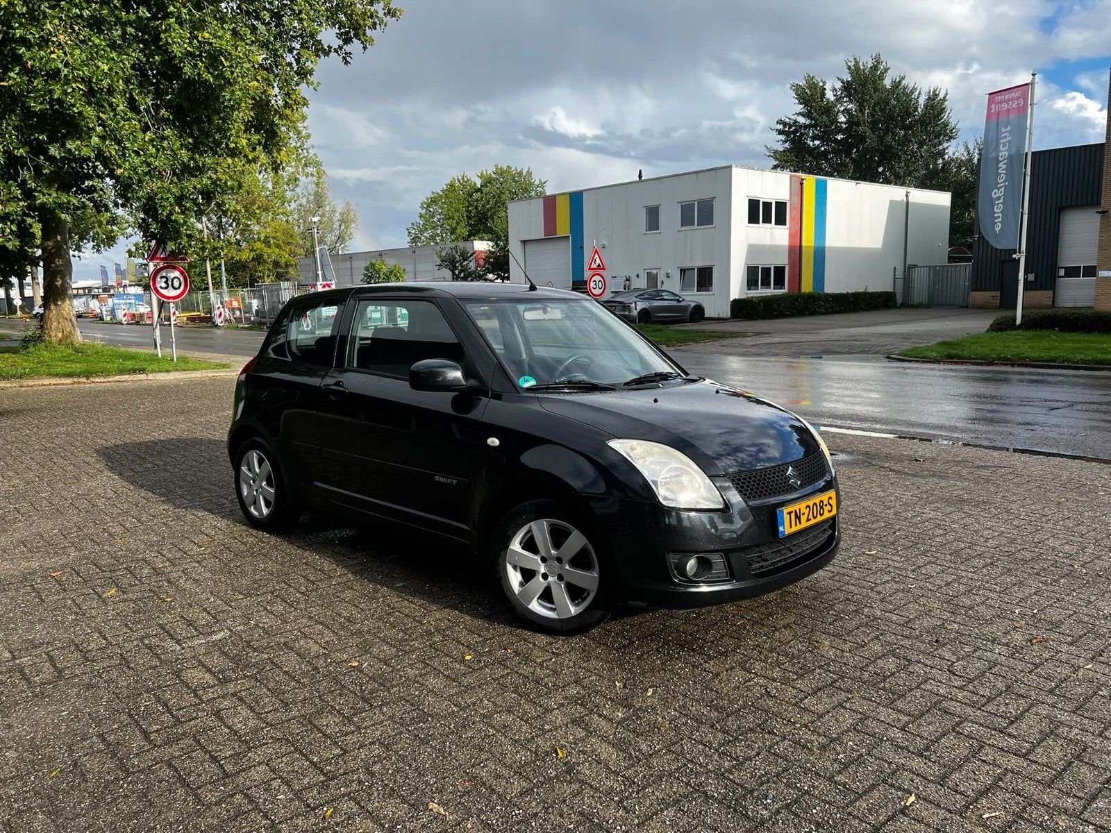Suzuki Swift 1.3 3D 2009 Zwart, Auto's, Stoelverwarming, Stof, Handgeschakeld, 1000 kg