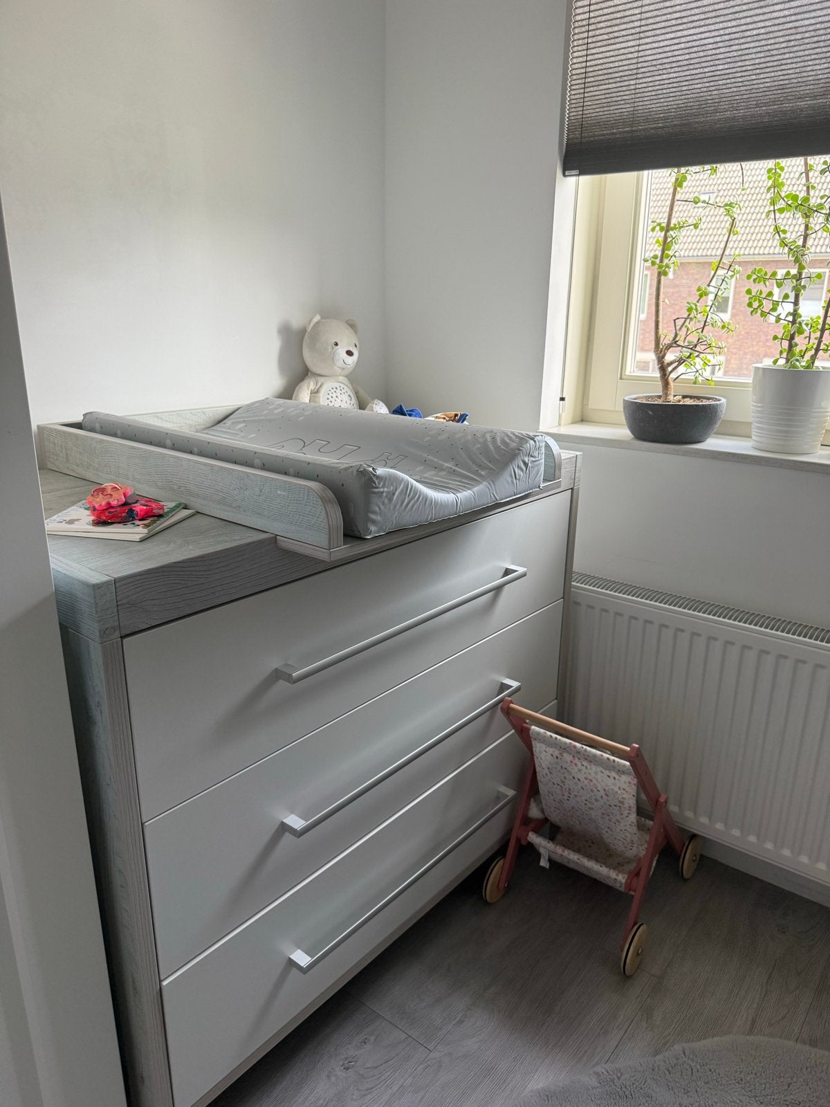 Commode en ledikant set - Wit/Grijs, Ophalen, 50 tot 70 cm, 100 cm of meer, Zo goed als nieuw