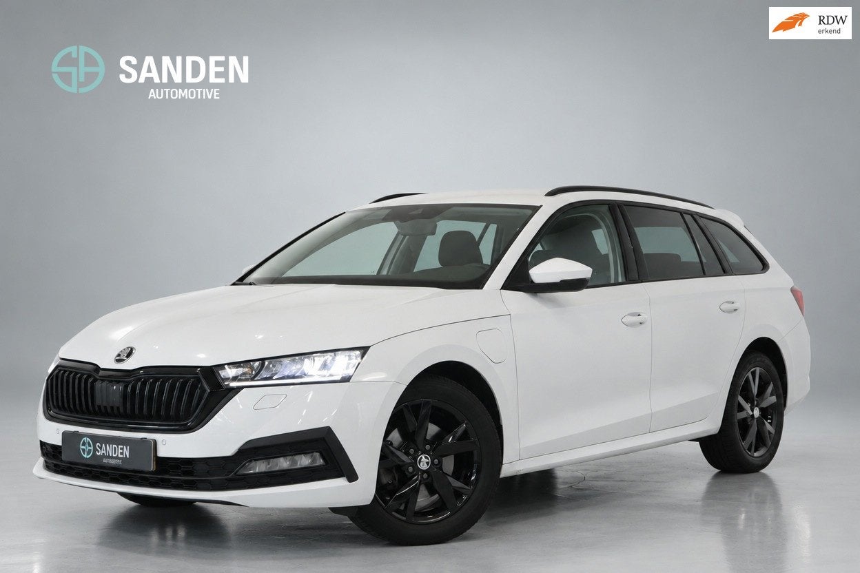 Skoda Octavia Combi Skoda Octavia Combi 1.4 TSI iV PHEV Ambi, Auto's, Dealer onderhouden, Stof, Gebruikt, Zwart