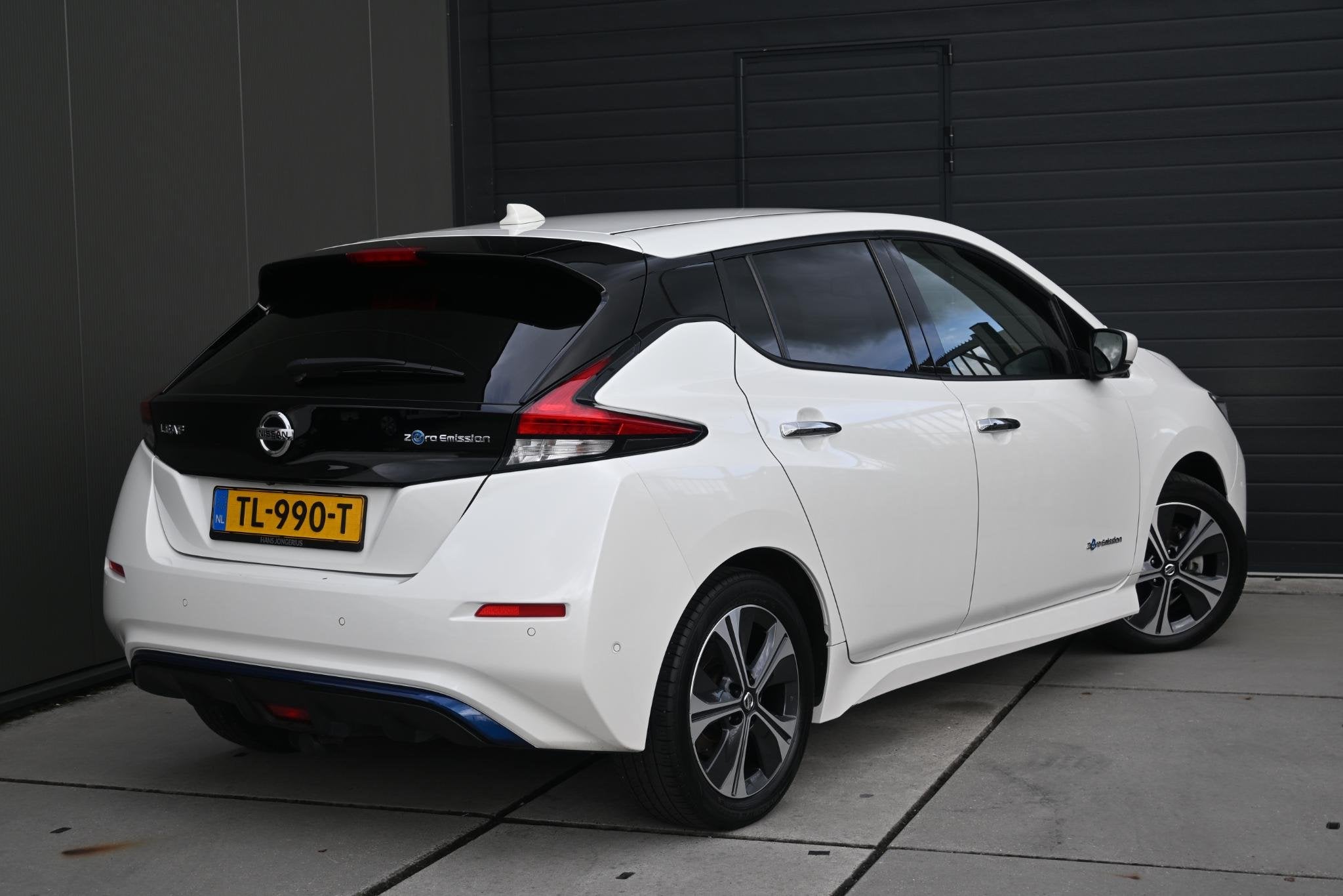 Nissan LEAF Tekna 40 kWh | ADAPT. CRUISE CONTROL | 360 CAMER, Gebruikt, 150 pk, Leder en Stof, Wit