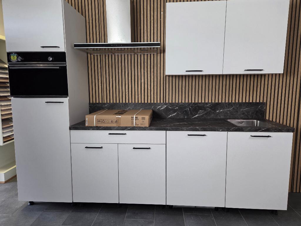 NOBILIA Showroomkeuken 280 cm in SPOTPRIJS / INNOVARE, Wit, Enkelwandige keuken, Zo goed als nieuw, Kunststof