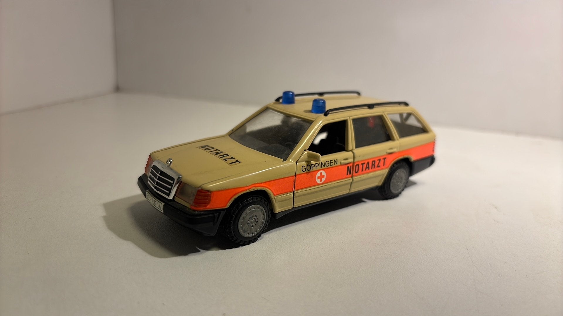 Mercedes benz 200td turbo notarzt marklin 1.32, Overige merken, Auto, Ophalen of Verzenden, A