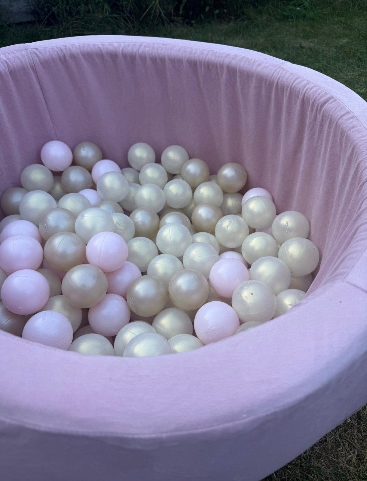 Roze ballenbak met roze en parelmoerwitte ballen, Kinderen en Baby's, Ophalen, Gebruikt, Meisje