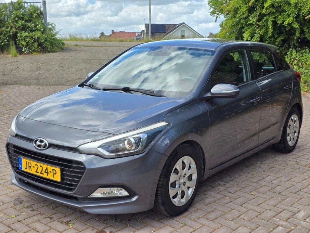 Hyundai*rijd rem schakel zeer goed*nap*apk*airco*navi*inruil, Voorwielaandrijving, 450 kg, Euro 6, 100 pk